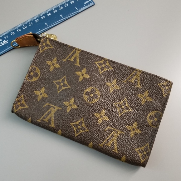 LOUIS VUITTON Classic Pouchette Monogram print - Picture 11 of 16